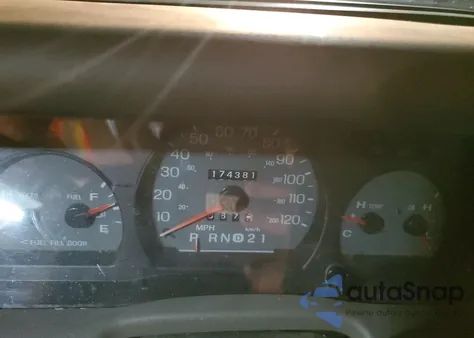 2000 Mercury Grand Marq z USA, uszkodzony, nr VIN 639727